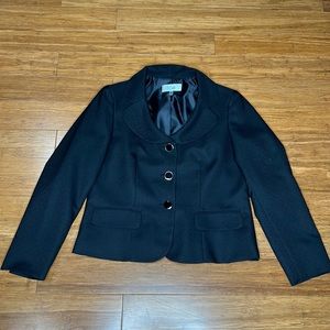 Le Suit Black Short Blazer with Rounded Collar